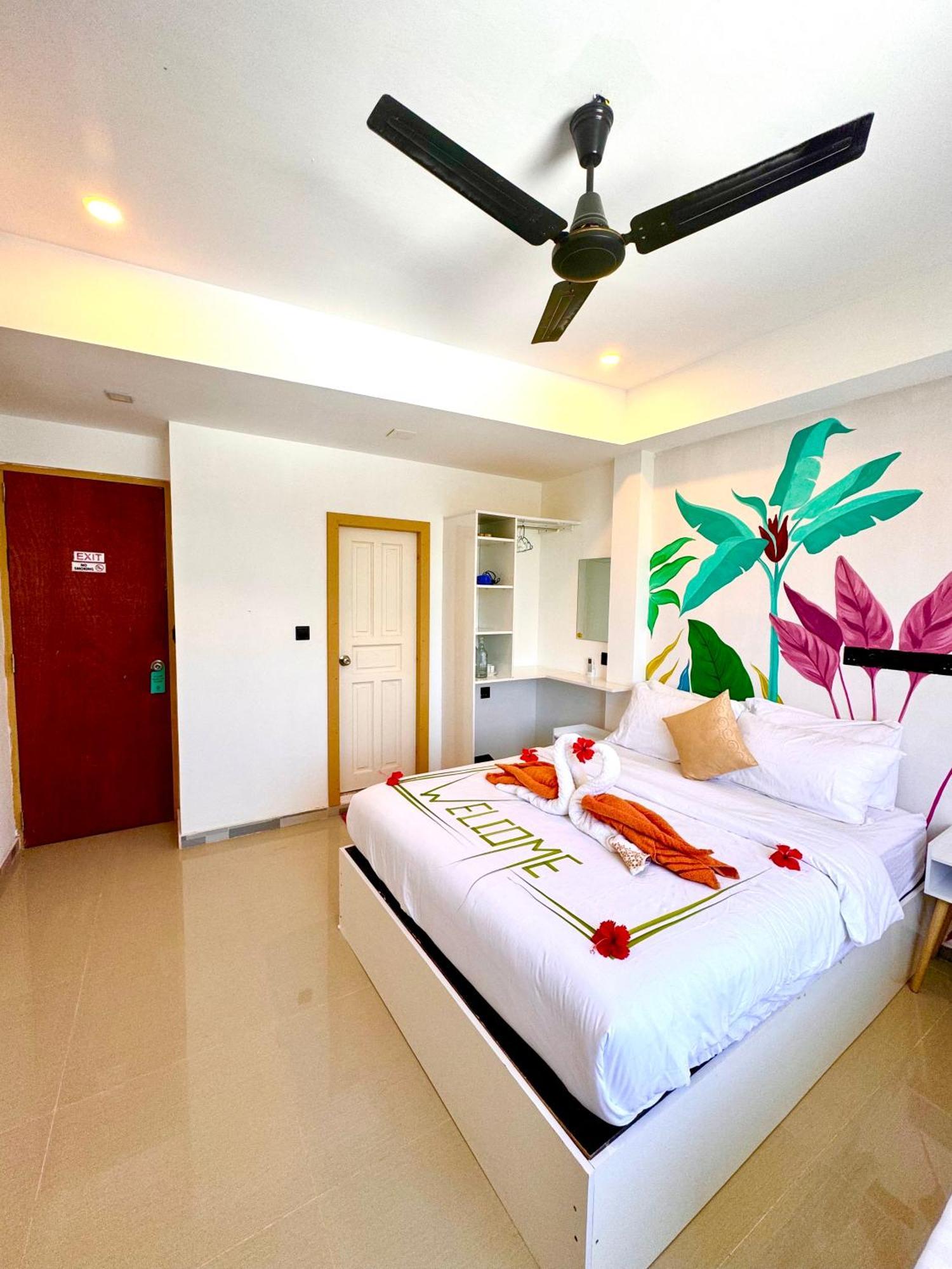 Sands Garden Hotel Thoddoo Exterior photo